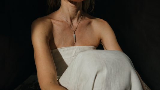 Quiet Power – Minimal Jewelry, Maximum Identity